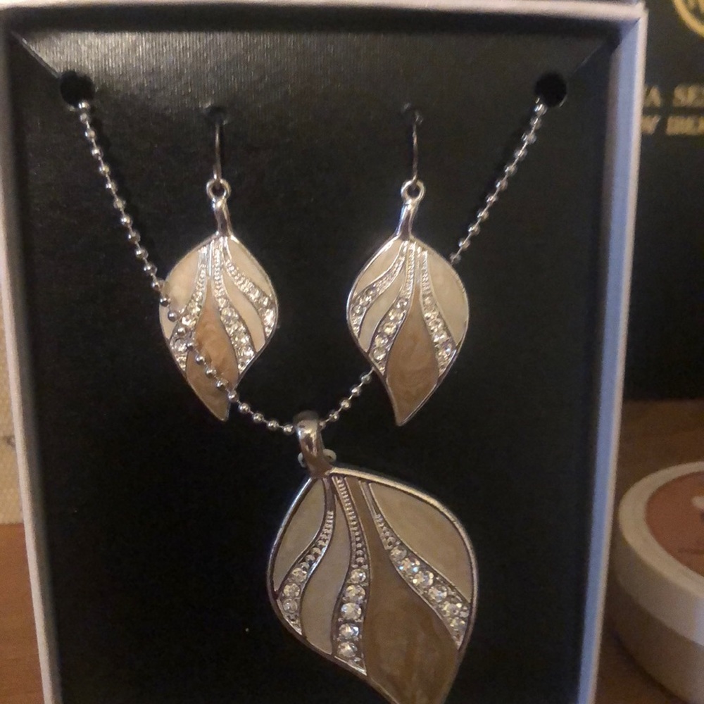 Earnings and necklace